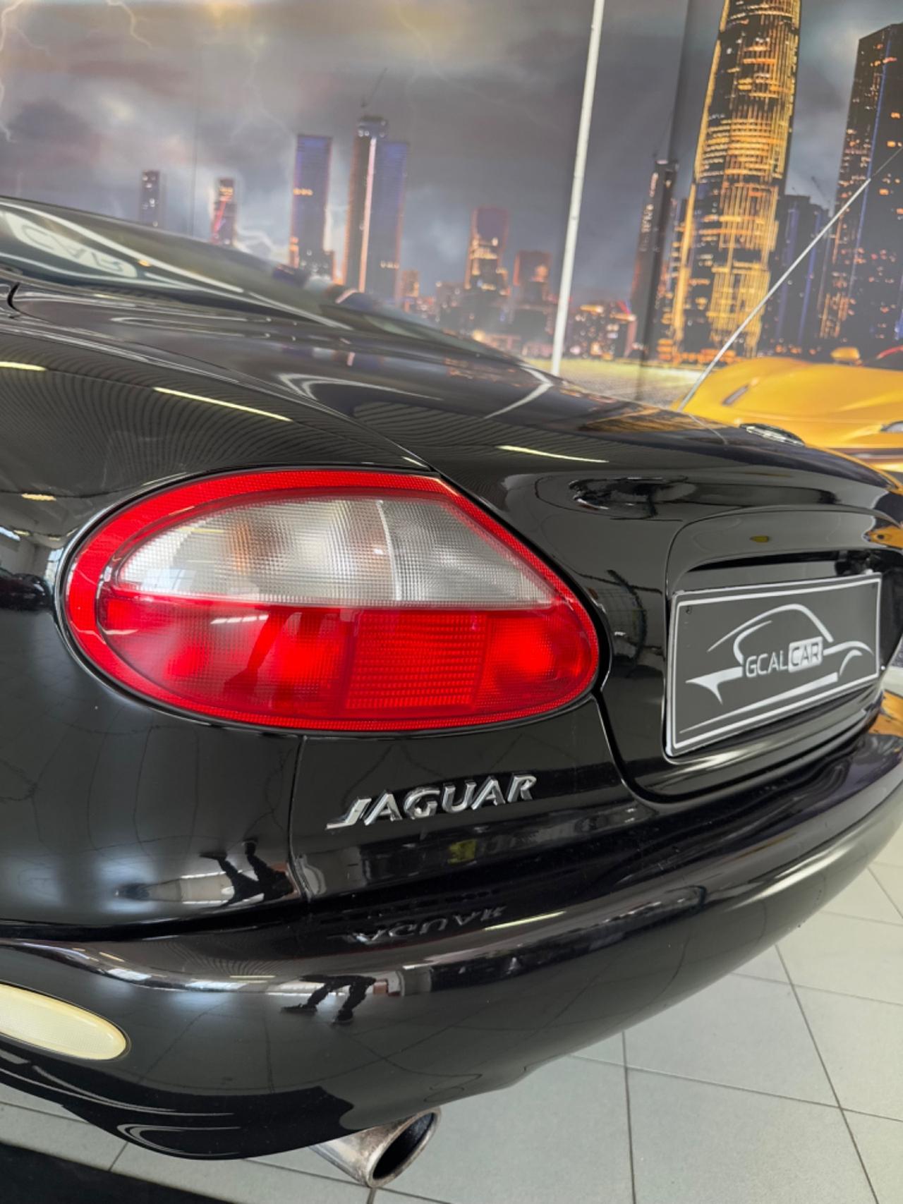 JAGUAR XK8 4.0 BENZ V8 284CV OK PERMUTE VEICOLO FINANZIABILE