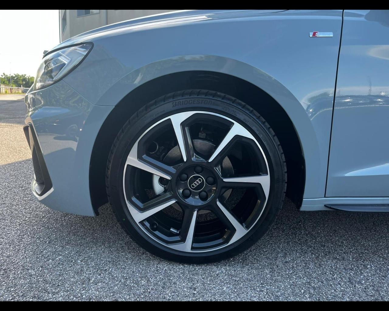 AUDI A1 SPORTBACK 35 TFSI S-TRONIC IDENTITY BLACK