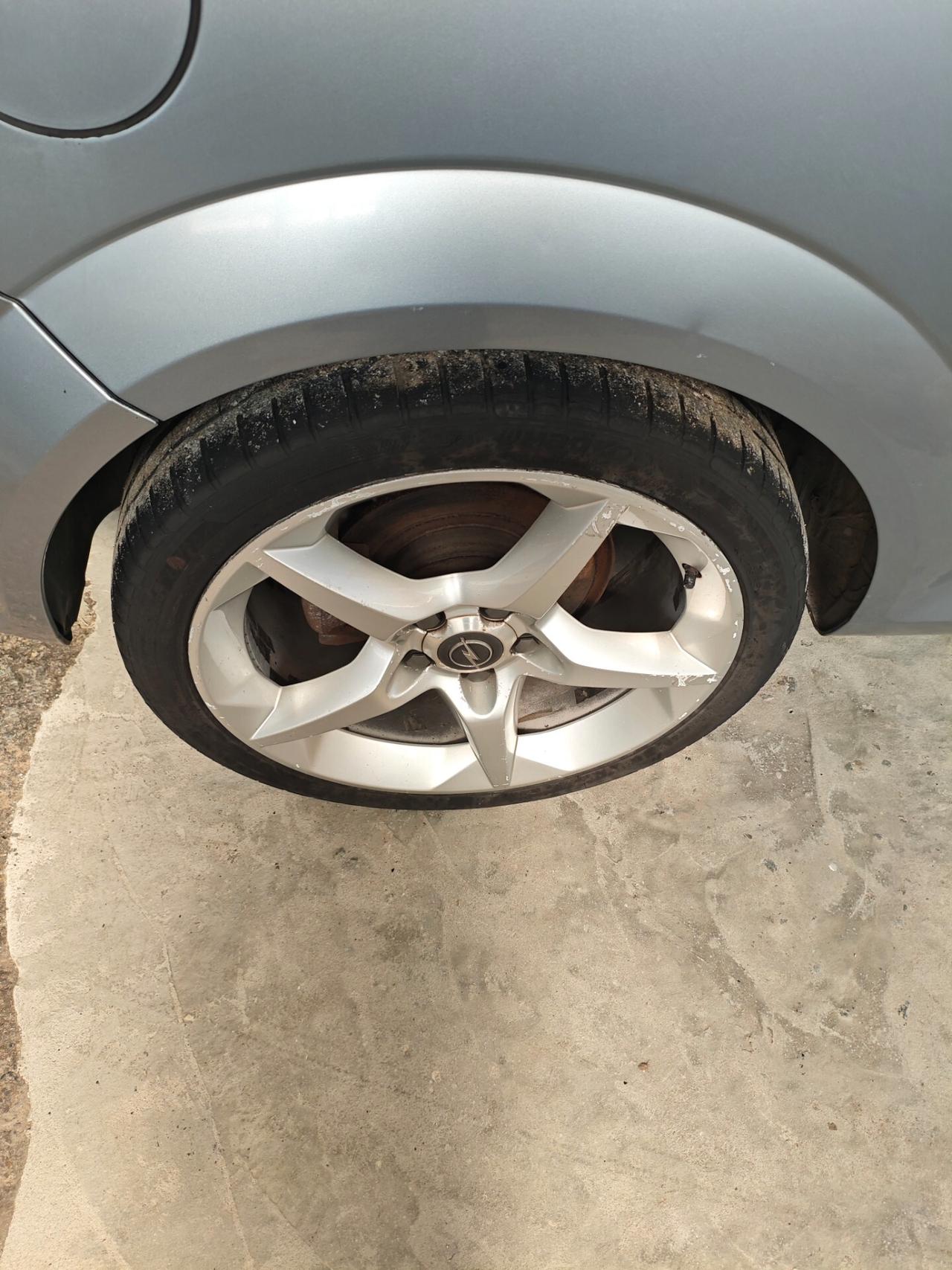 Opel Astra GTC 1.9 CDTI 120CV 3 porte Sport