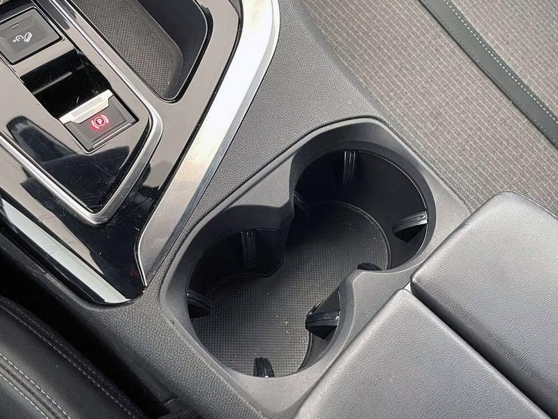 Peugeot 3008 3008 Hybrid4 300 e-EAT8 Allure Pack