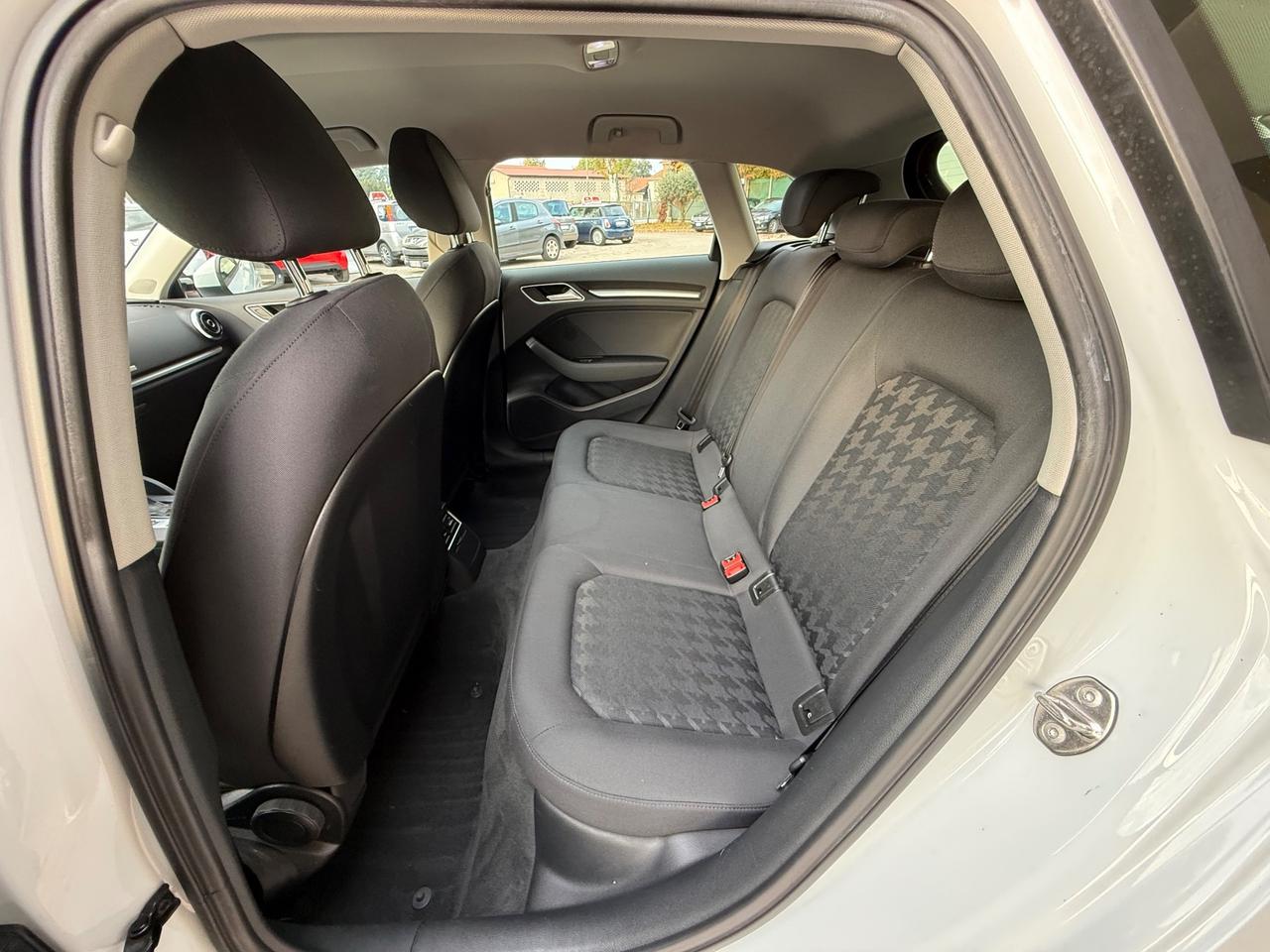 Audi A3 1.6 TDI S tronic 110 CV - Neopatentati