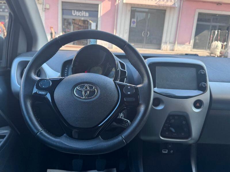 Toyota Aygo 1.0 VVT-i 69 CV 5 porte x-black
