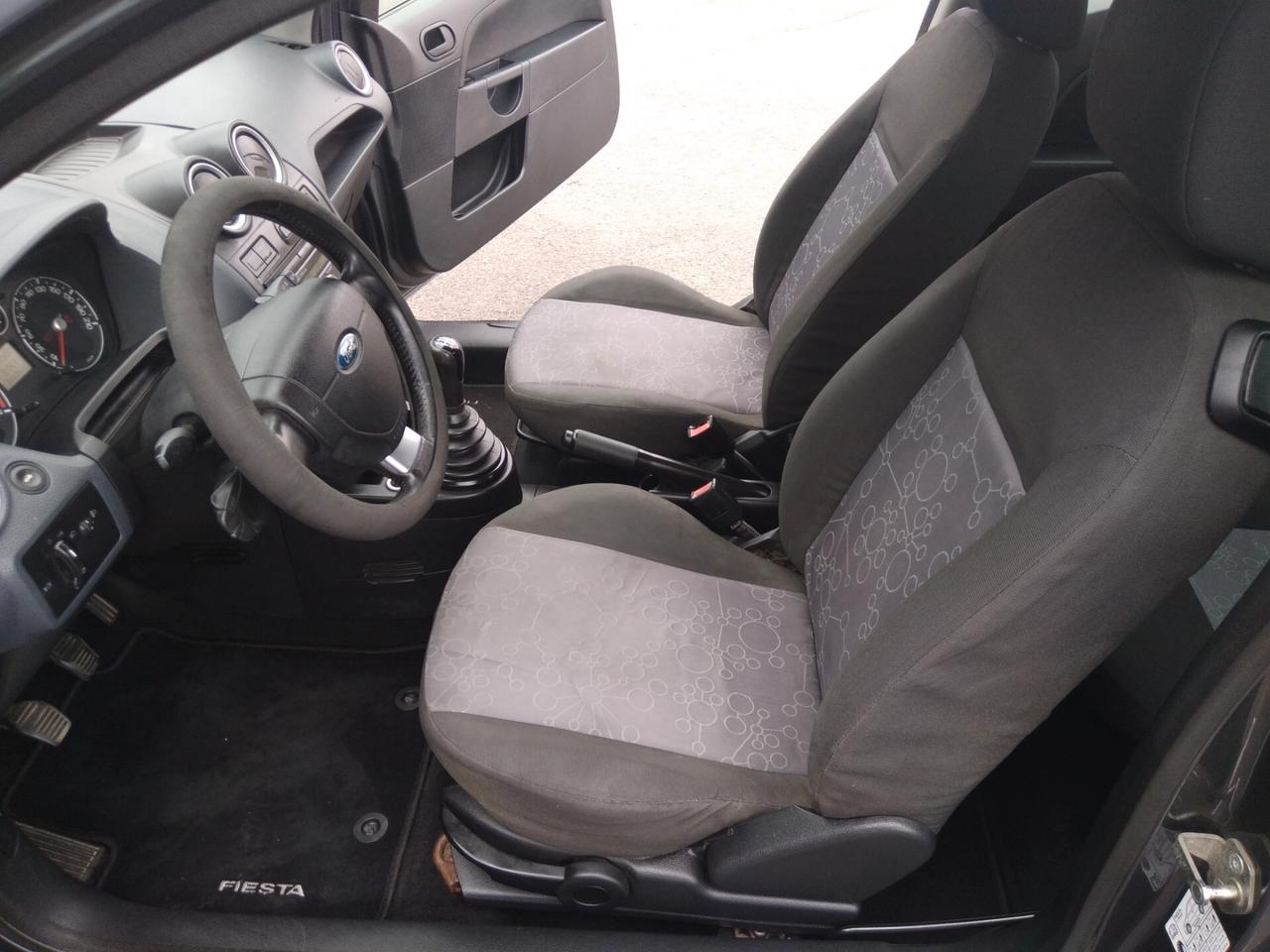Ford Fiesta 1.2 16V 3p. Ghia x neopatentati