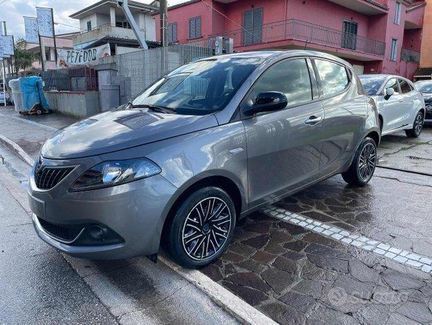 Lancia Ypsilon gold