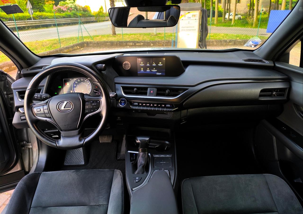 Lexus UX Hybrid Business