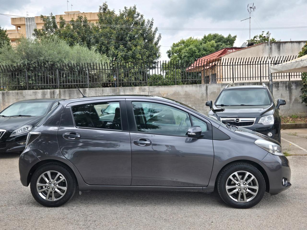 Toyota Yaris 1.0 5 porte Lounge del 2014