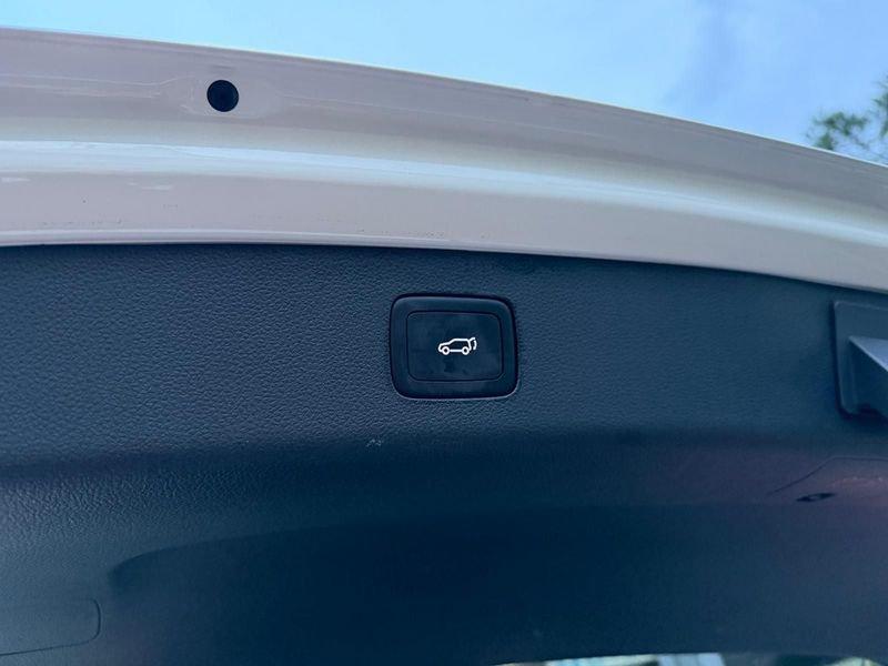 MG EHS Plug-in Hybrid Luxury