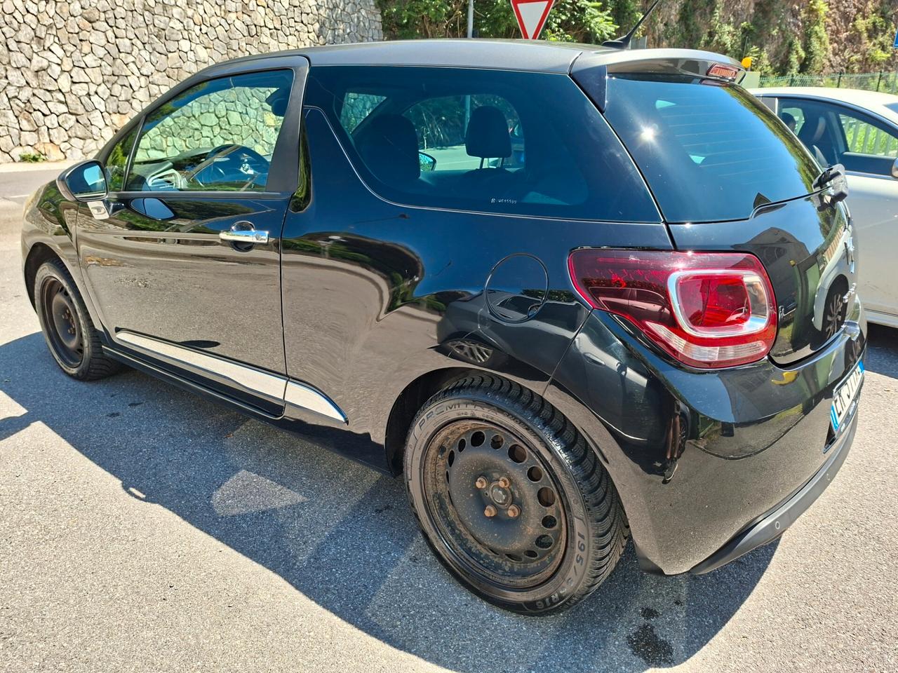 Ds DS3 3 1.2 VTi 82 Just Black