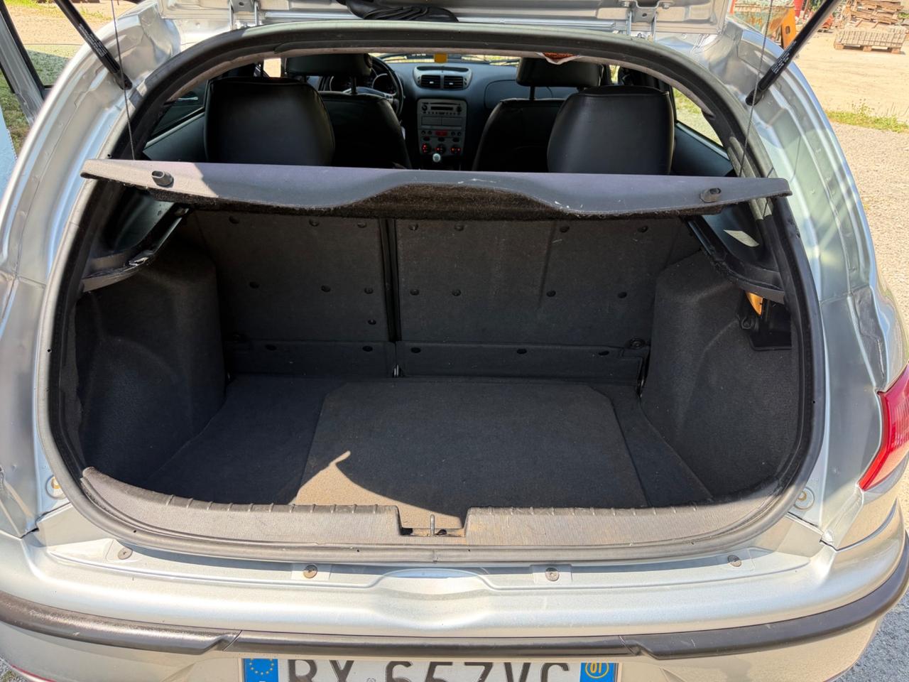 Alfa Romeo 147 1.6i 16V T.S. (105 CV) cat 5p. Connect