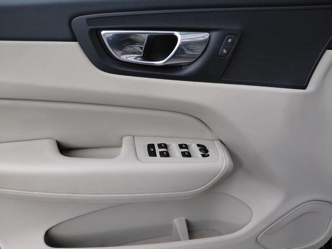 Volvo XC 60 Momentum Pro 2.0 B4 MHEV #10050