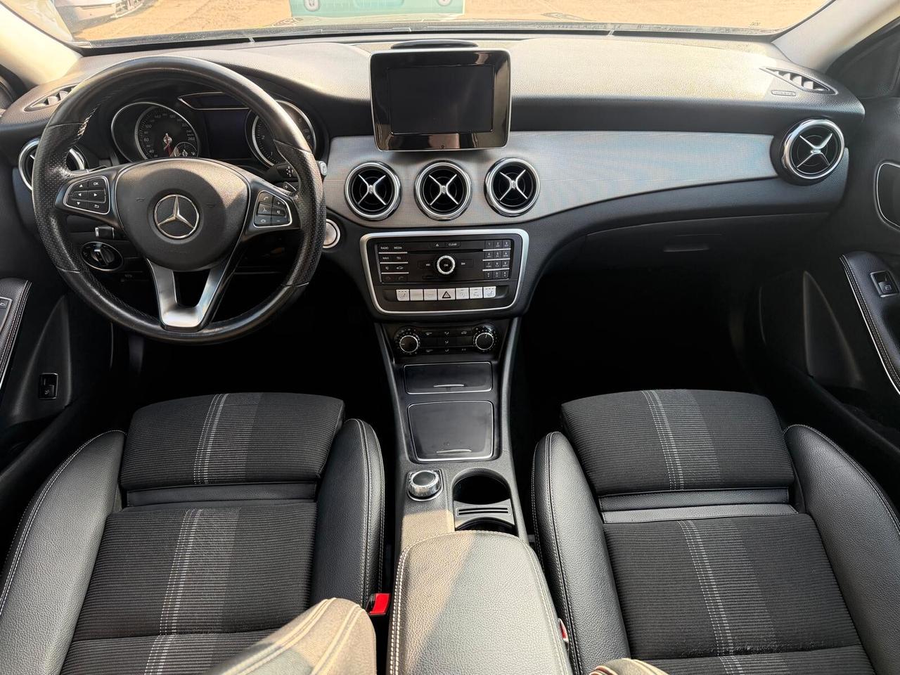 Mercedes-Benz GLA 200 Premium Auto *TAGLIANDI MERCEDES*