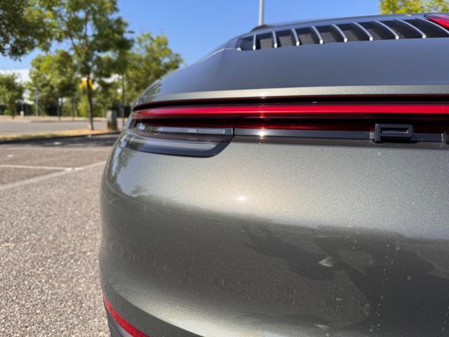PORSCHE 992 Carrera 4 Cabriolet AVENTURINE MET.