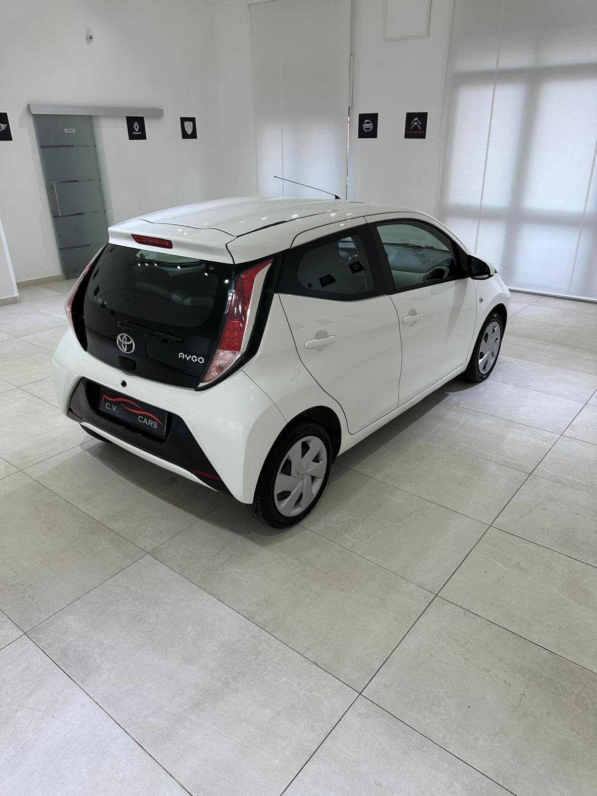 TOYOTA AYGO UNICO PROPRIETARIO GUIDABILE DA NEOPATENTATI