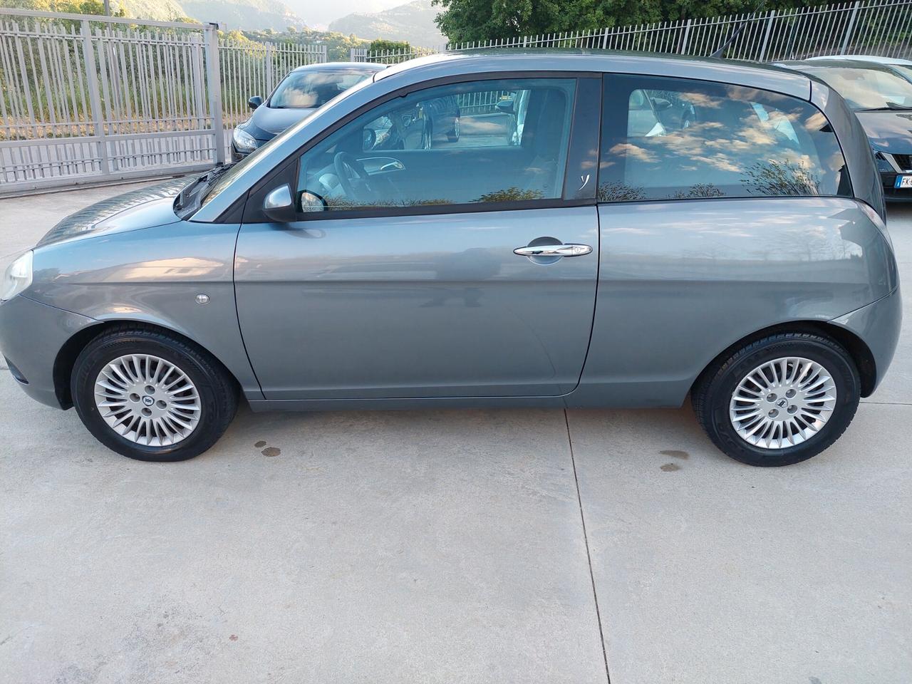 Lancia Ypsilon 1.3 MJT 75 CV Argento