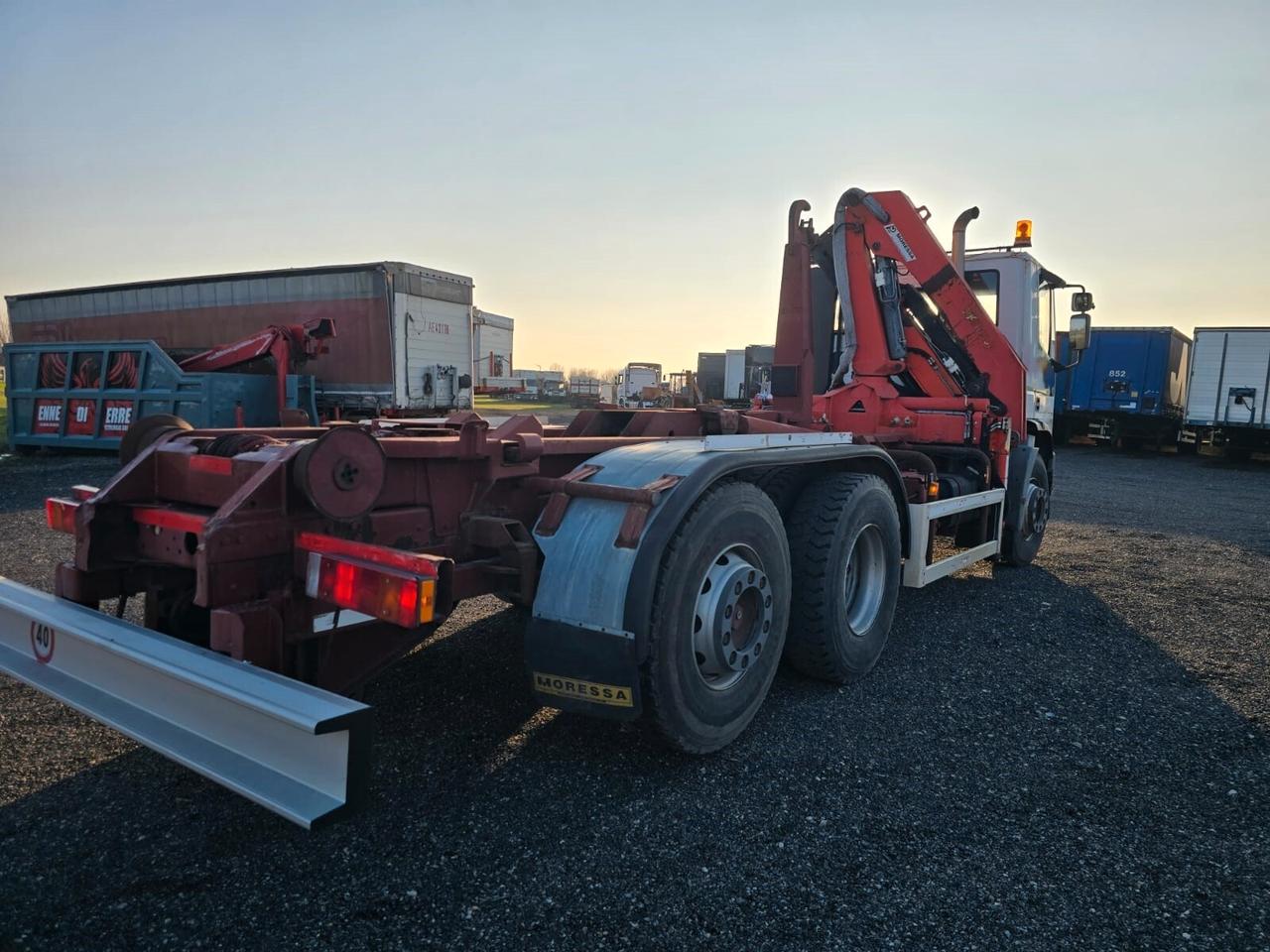 AUTOCARRO SCARRABILE MACCHINA OPERATRICE