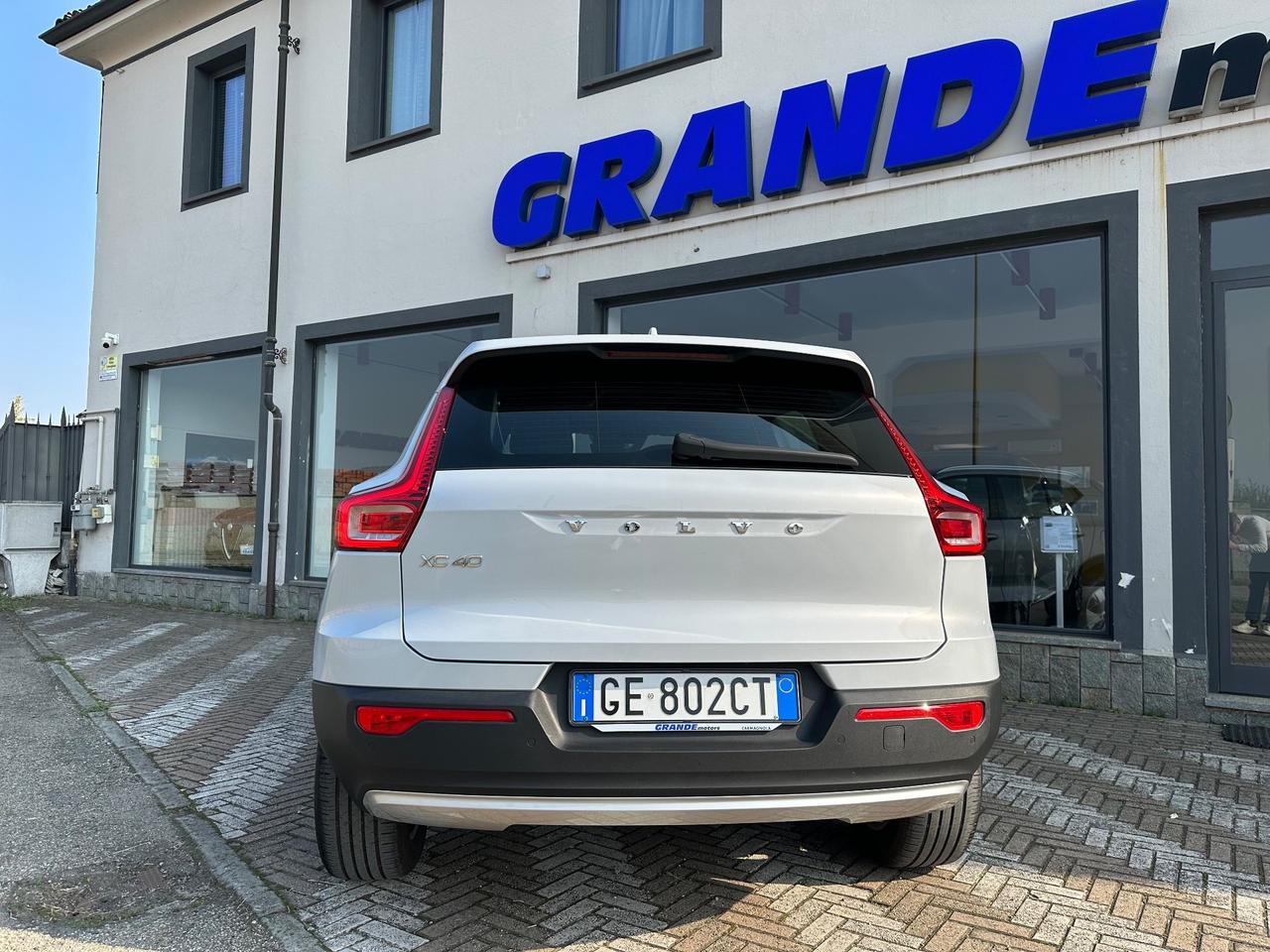 Volvo XC40 T2 Momentum Pro Harman/Kardon