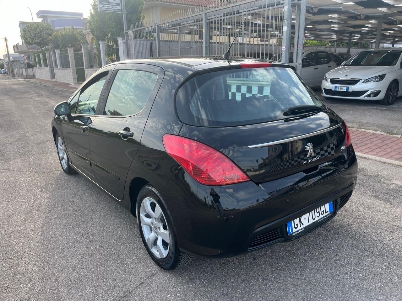 Peugeot 308 1.4 benzina/gpl 2011