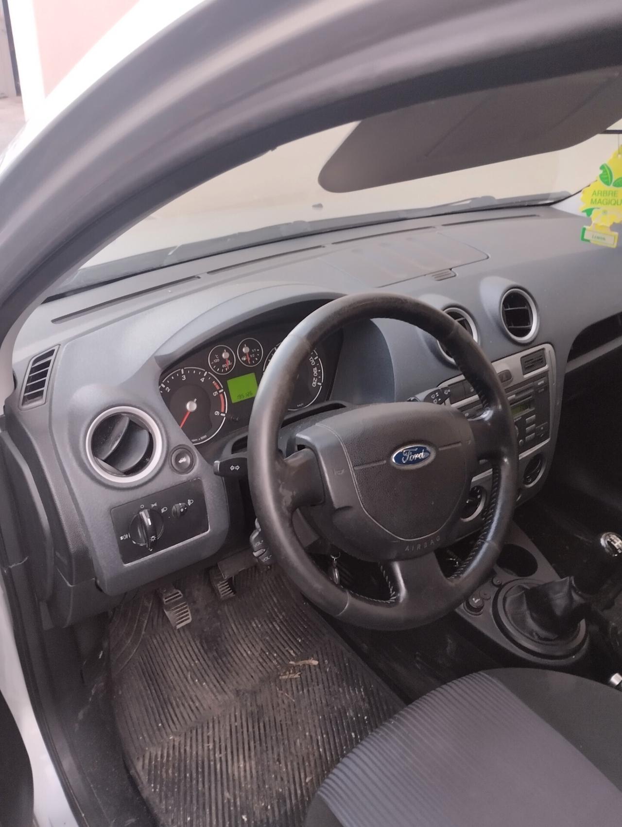 Ford Fusion 1.4 TDCi con gancio traino e carrello omologati sul libretto £2990