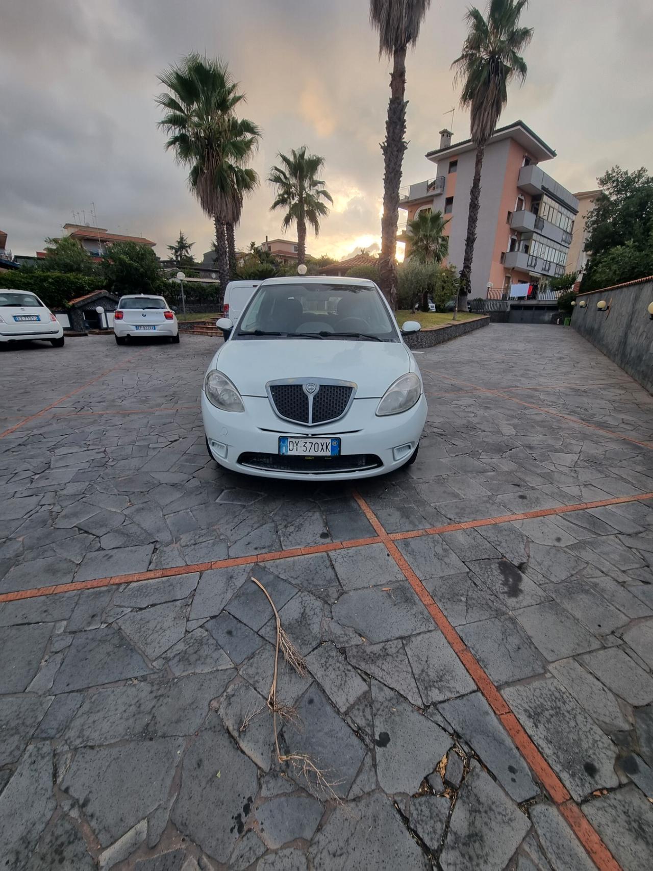 Lancia Ypsilon 1.4 Platino