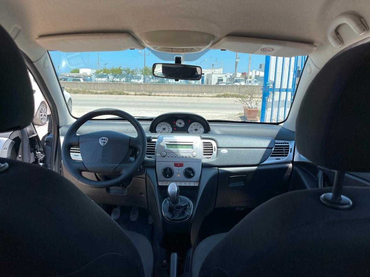 Lancia Ypsilon 1.3 MJT 75 CV Unyca