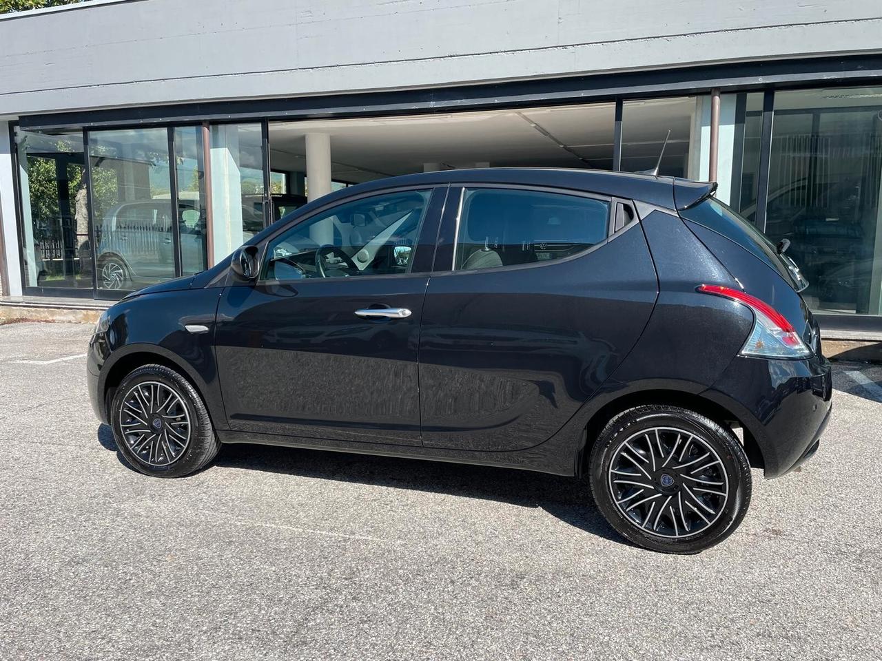 Lancia Ypsilon 1.0 FireFly S&S Hybryd Gold