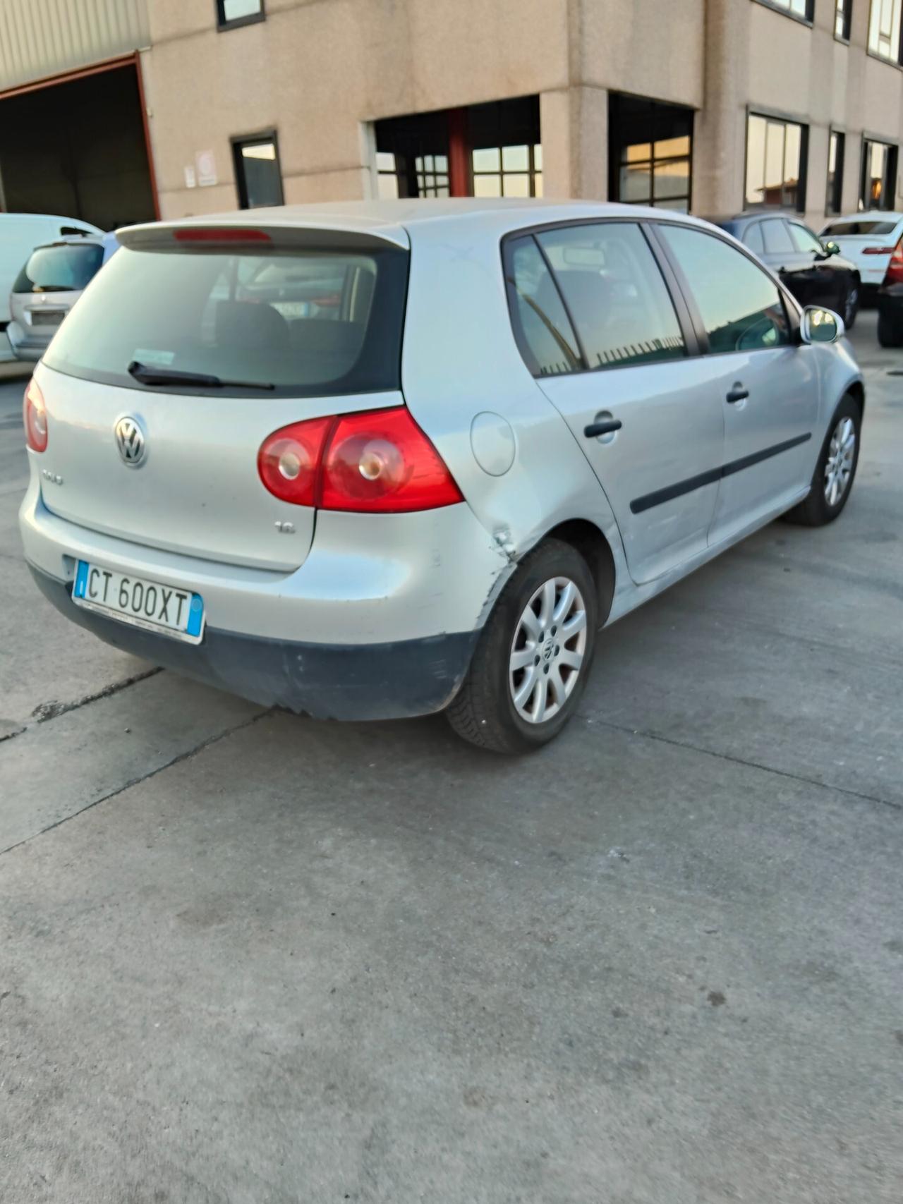Volkswagen Golf 1.6 benzina 2005