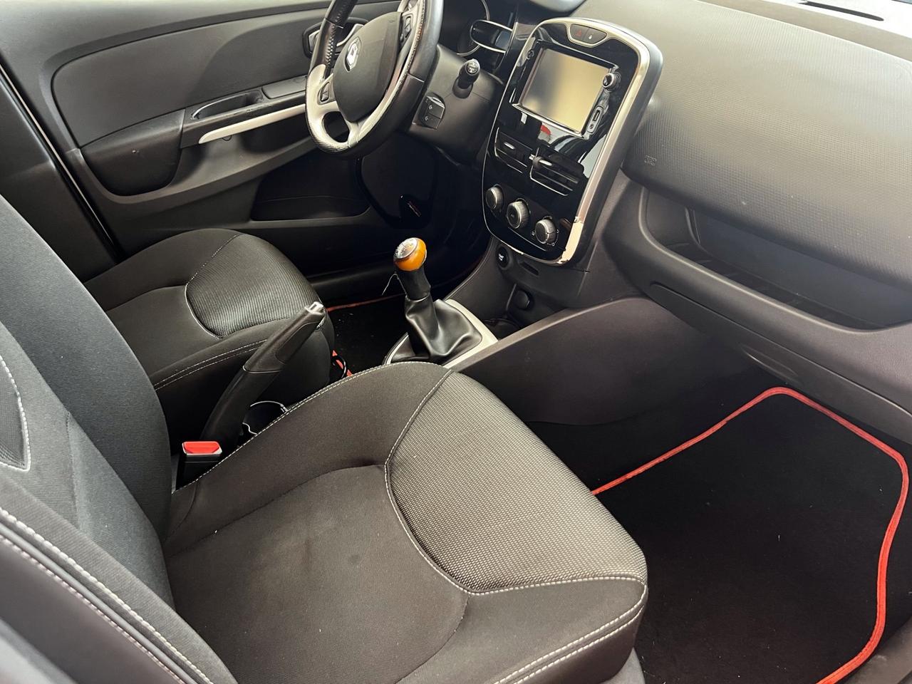 Renault Clio 1.2 75CV 5 porte Zen Si Neopatentati