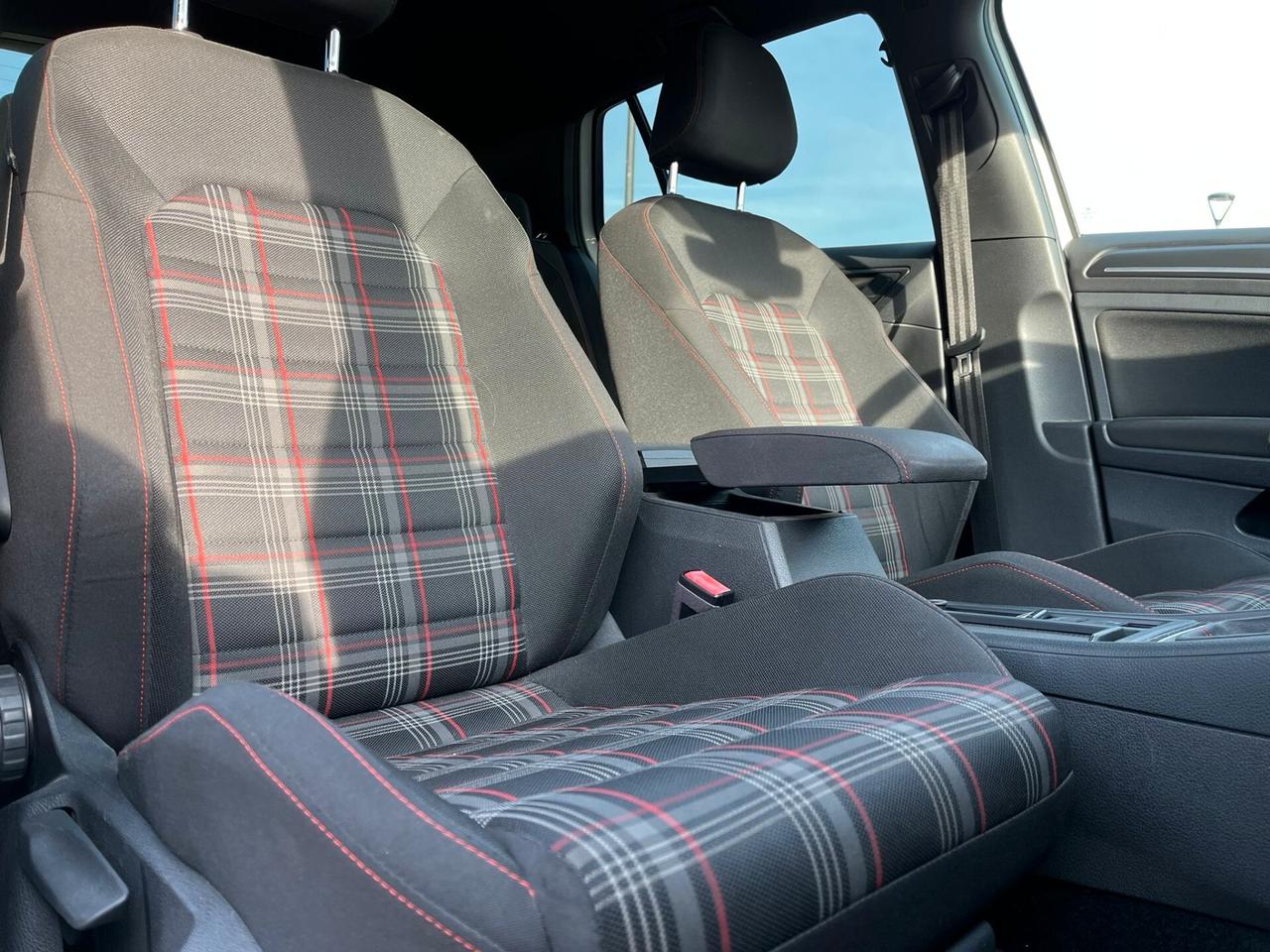 Volkswagen Golf GTI Performance 2.0 245 CV TSI 3p. BMT