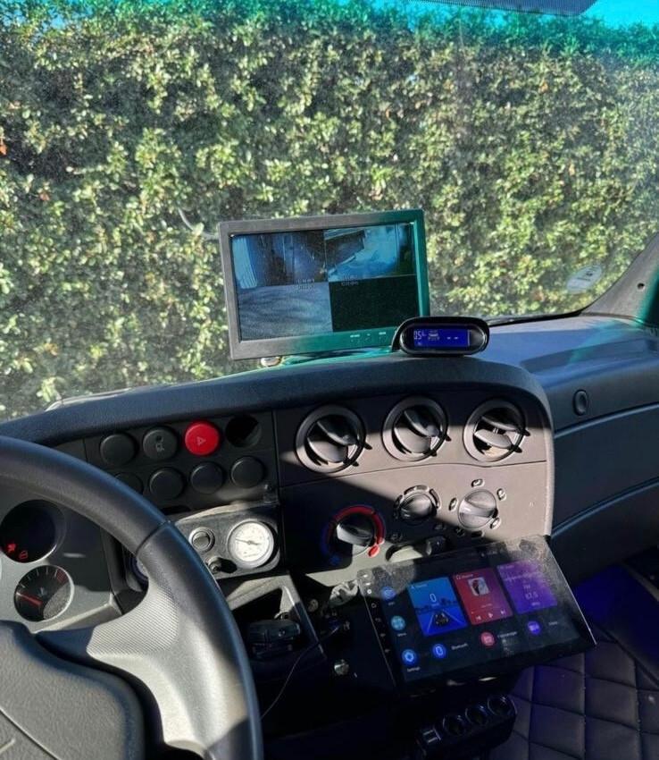 Iveco Daily 50 C11 trasporto per 3 cavalli patente B