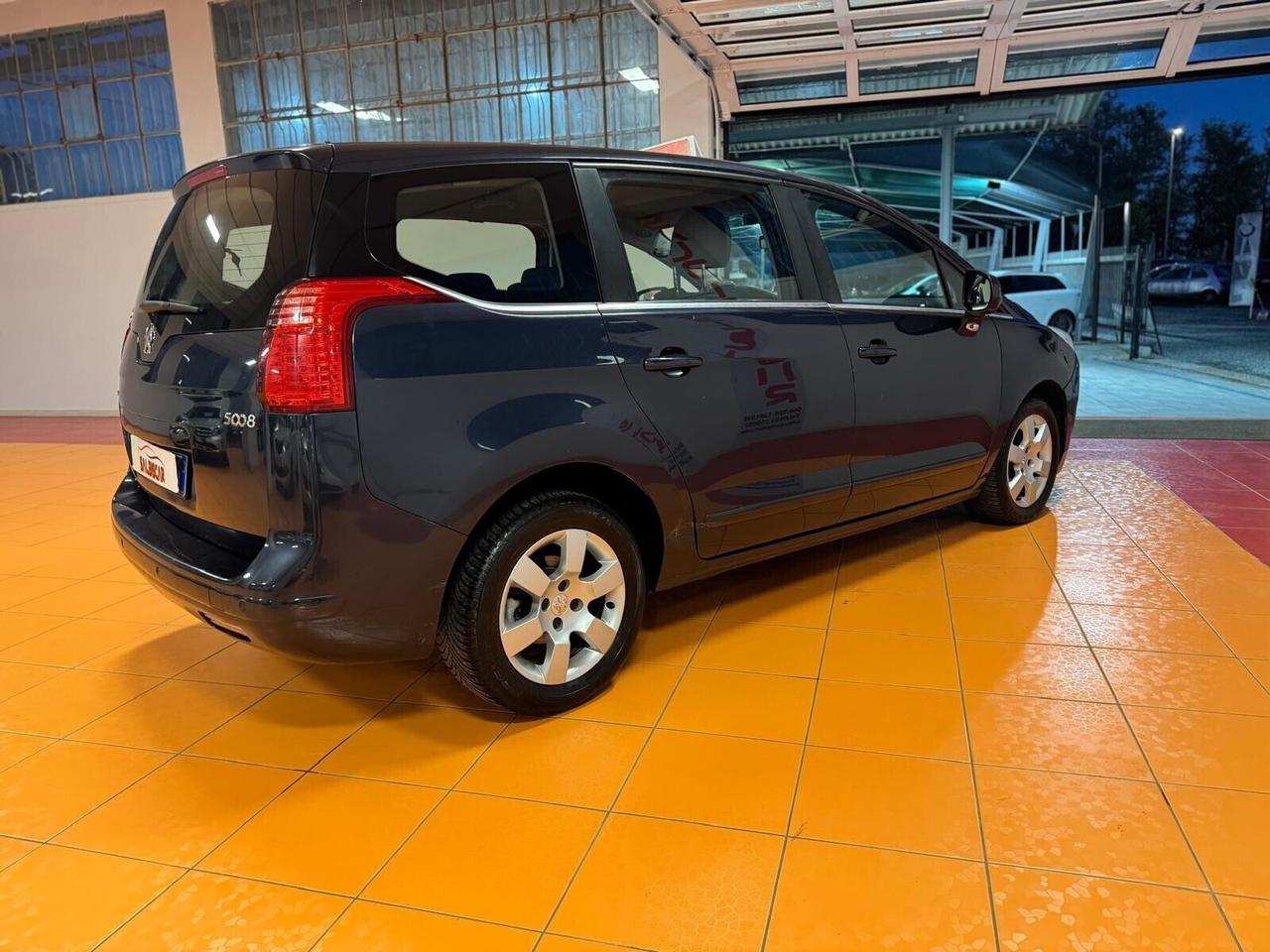 Peugeot 5008 1.6 HDi 115CV Active