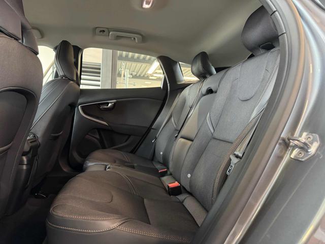 VOLVO V40 Cross Country D2 Business Plus