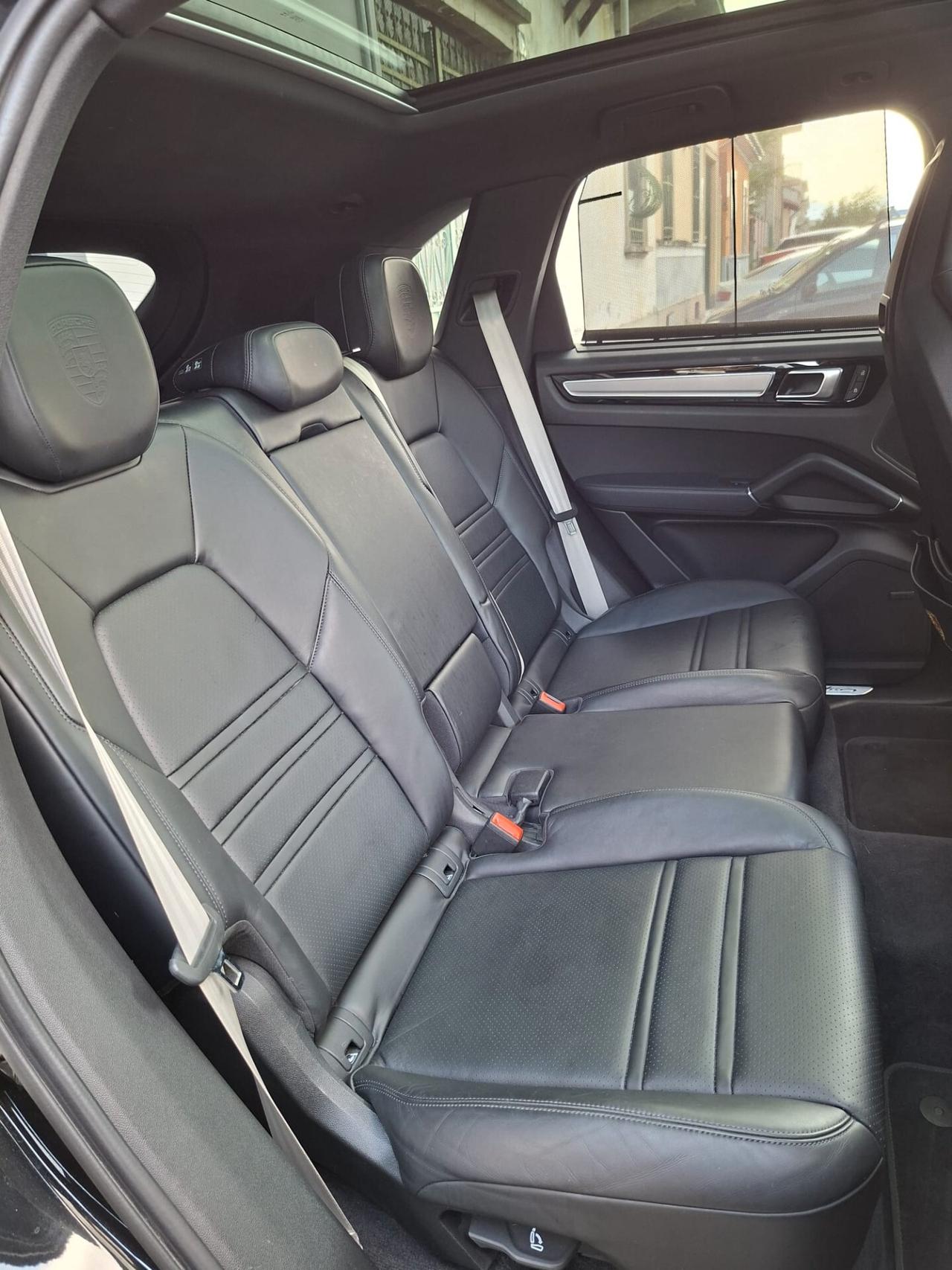 Porsche Cayenne 3.0 V6 E-Hybrid Platinum Edition