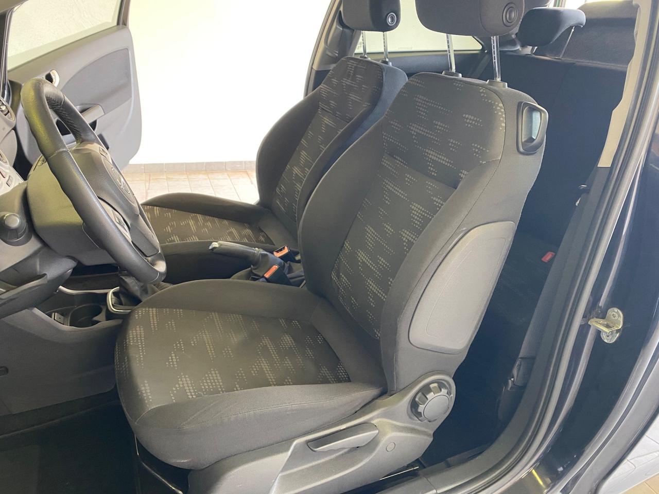 Opel Corsa 1.2 3 porte b-color