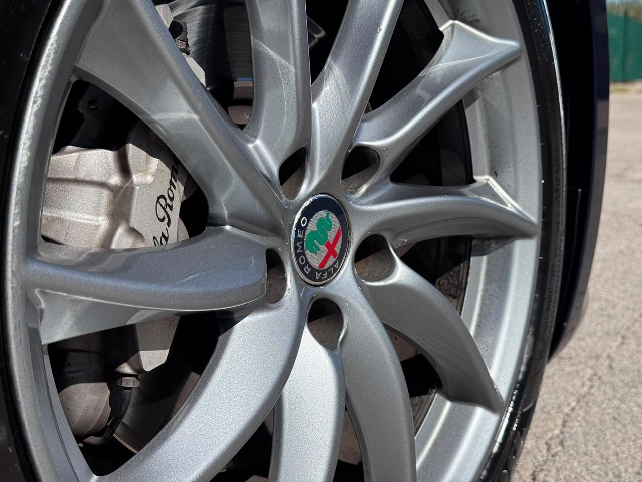 Alfa Romeo Giulia 2.2 Turbodiesel 210 CV AT8 AWD Q4 Veloce