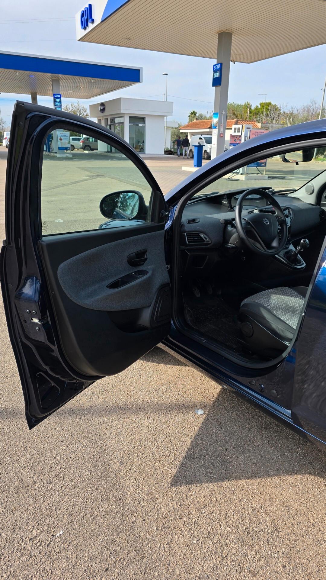 Lancia Ypsilon 1.2 69 CV 5 porte S&S Platinum