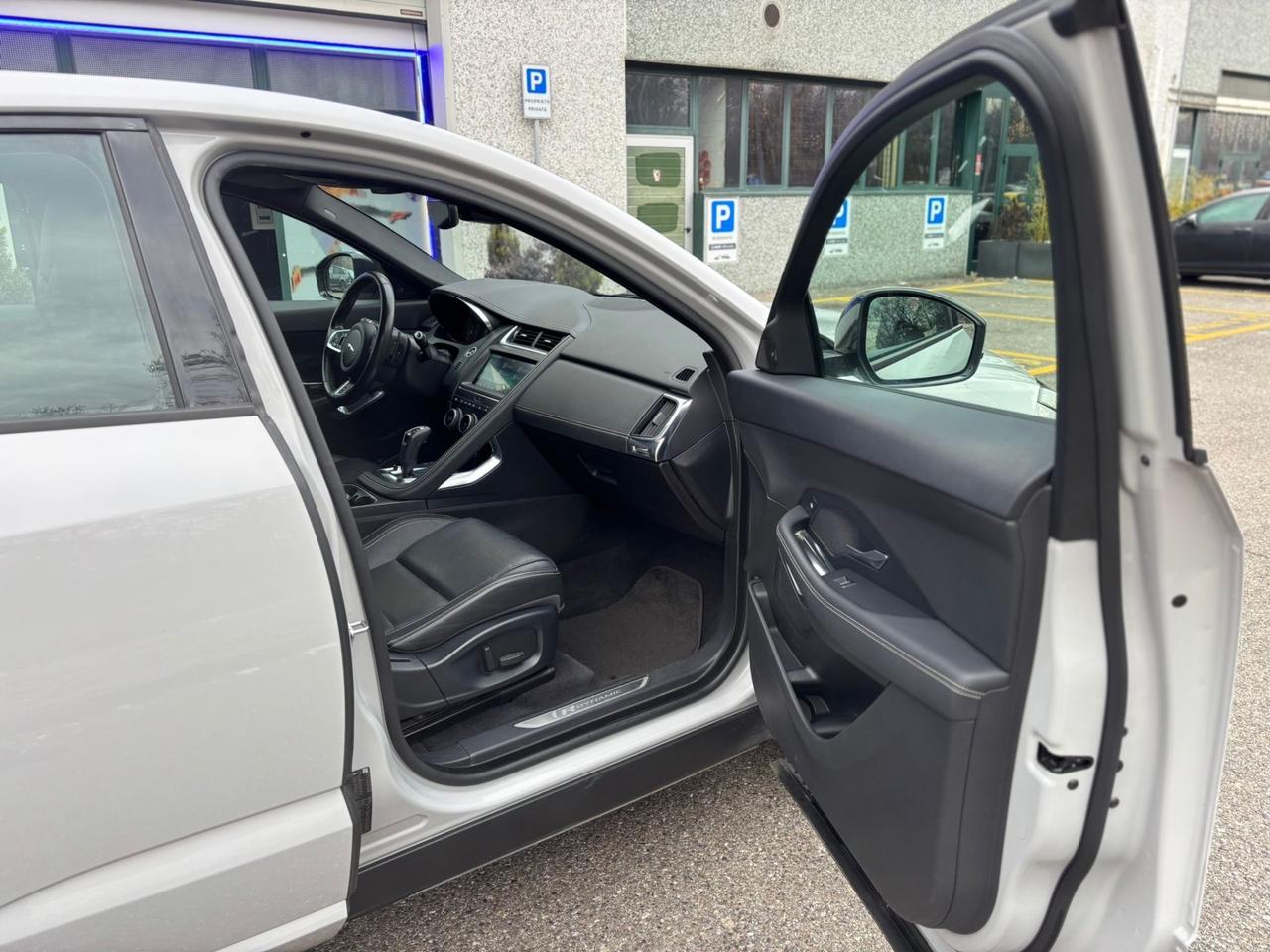 Jaguar E-Pace 2.0 249 CV AWD aut. R-Dynamic HSE