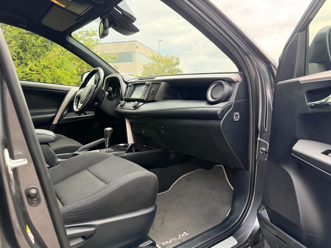 Toyota RAV 4 RAV4 2.5 Hybrid 2WD Lounge 197cv (145kw)