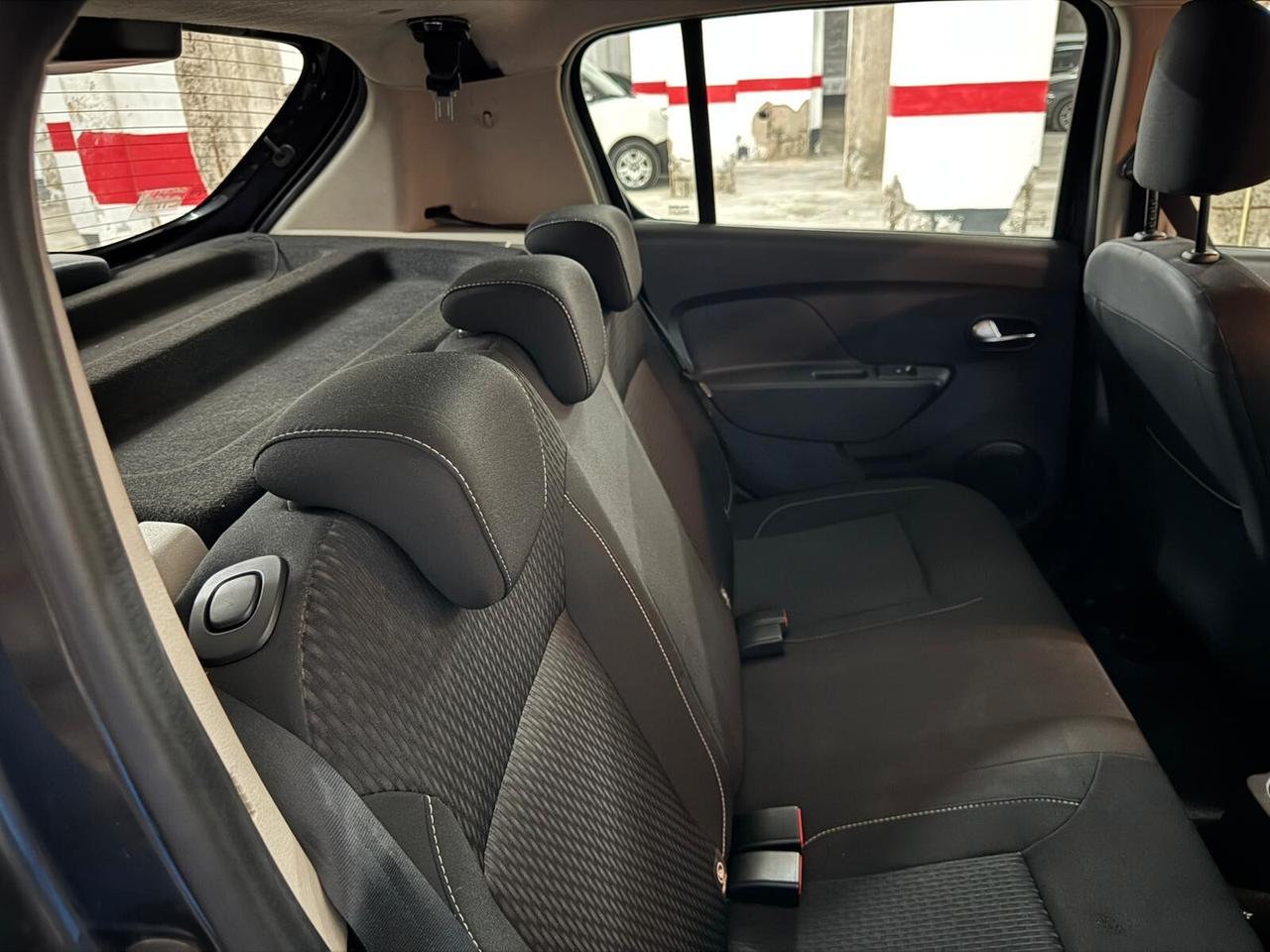 Dacia Sandero 1.0 Laureate NEOPATENTATI – Km Certificati – Garanzia 12 Mesi