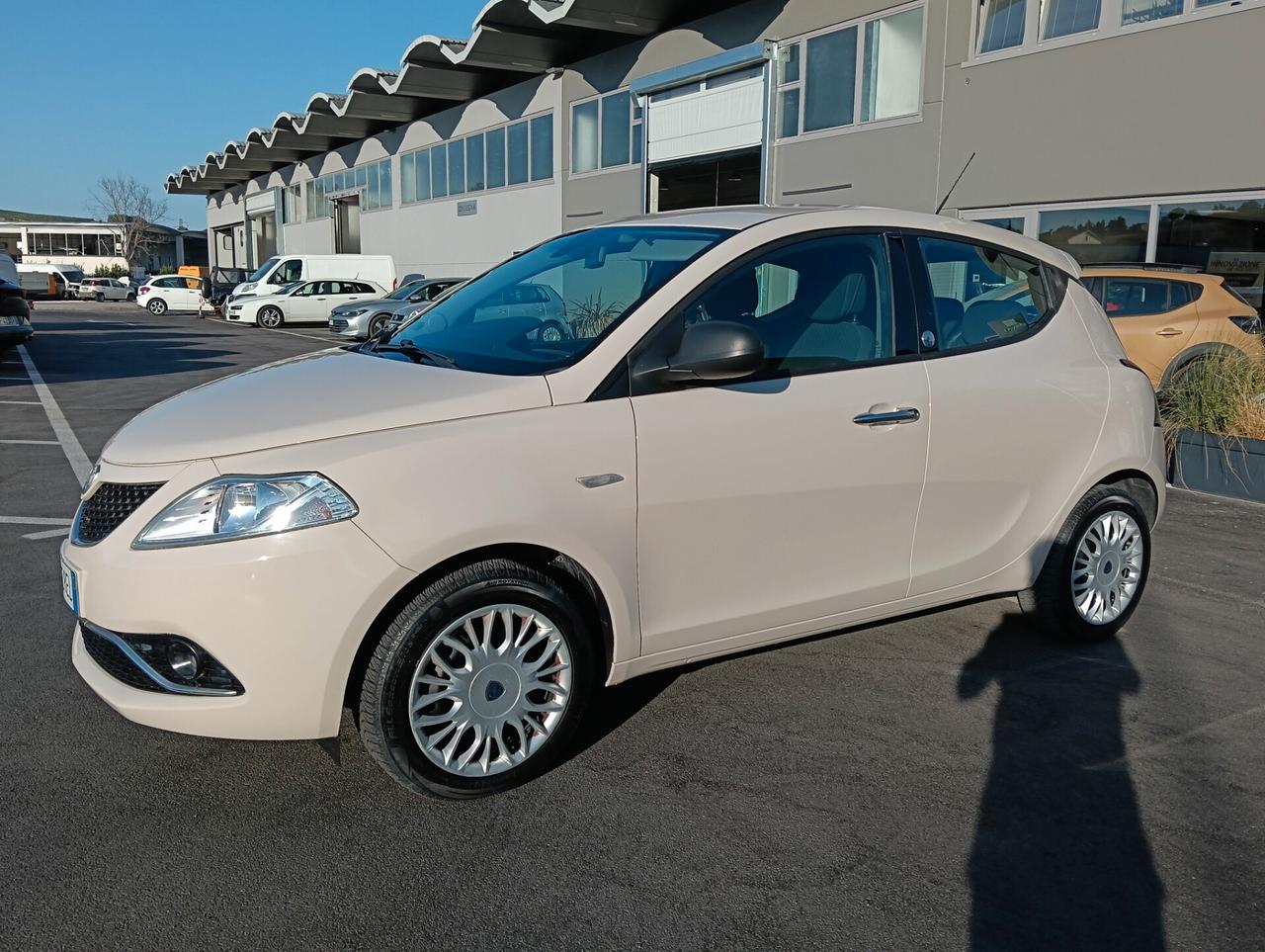 Lancia Ypsilon 1.2 69 CV 5 porte GPL Ecochic Silver