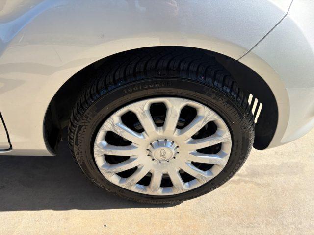 FORD Fiesta 1.2 82CV 5 porte OK NEOPATENTATI EURO 5 BENZINA