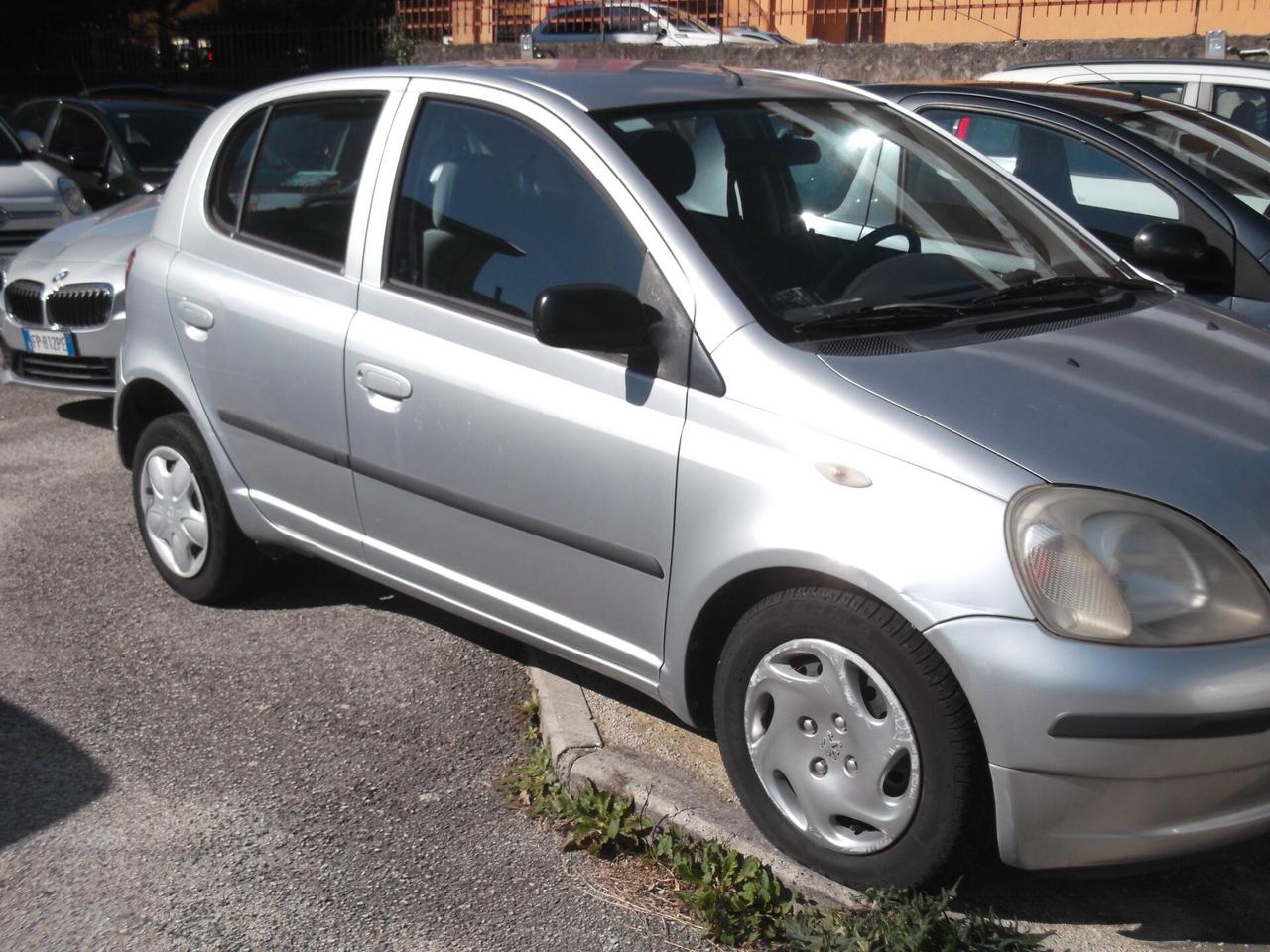 Toyota Yaris 1.0i 16V cat 5 porte aut. Sol - 31