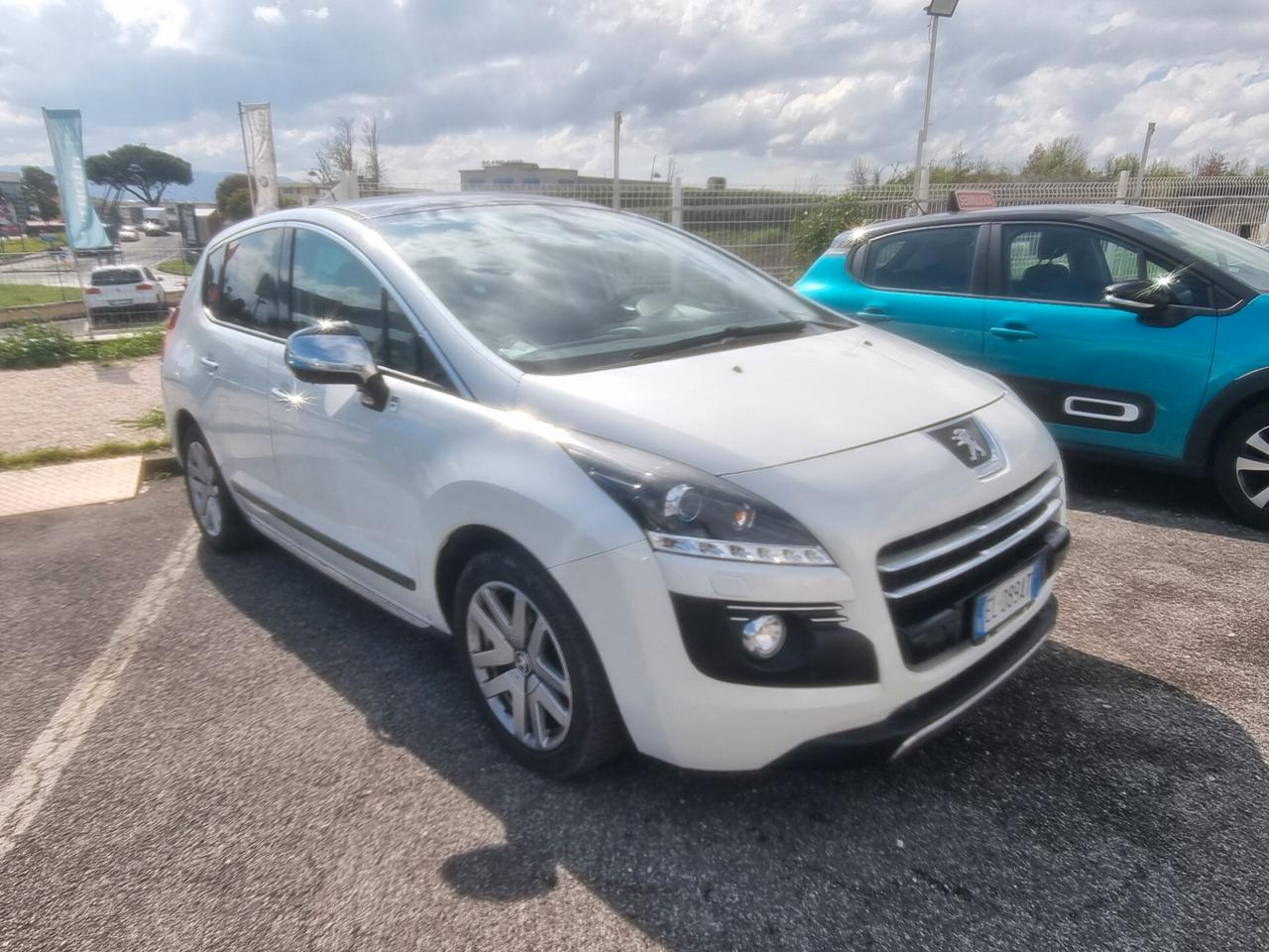 Peugeot 3008 HYbrid4 Outdoor Limitata