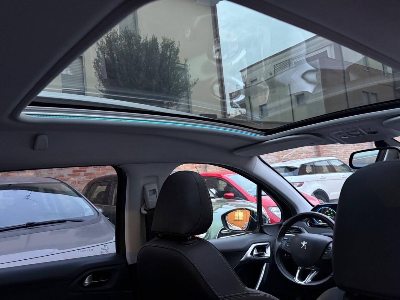 Peugeot 2008 1.6 e-HDi 115 CV Stop&Start Féline