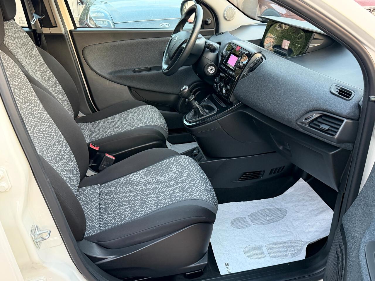 Lancia Ypsilon 1.2 69 cv. ELEFANTINO BLU