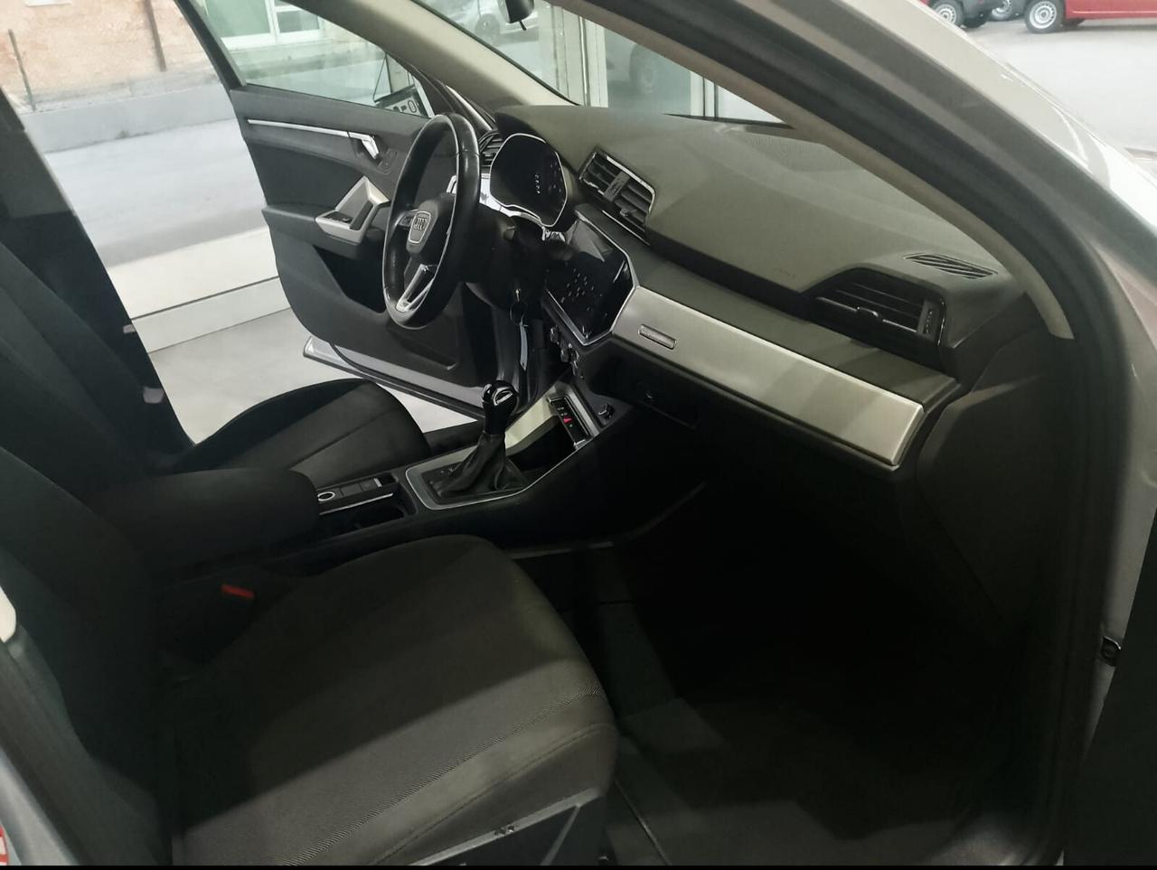 Audi Q3 35 TDI S tronic Business