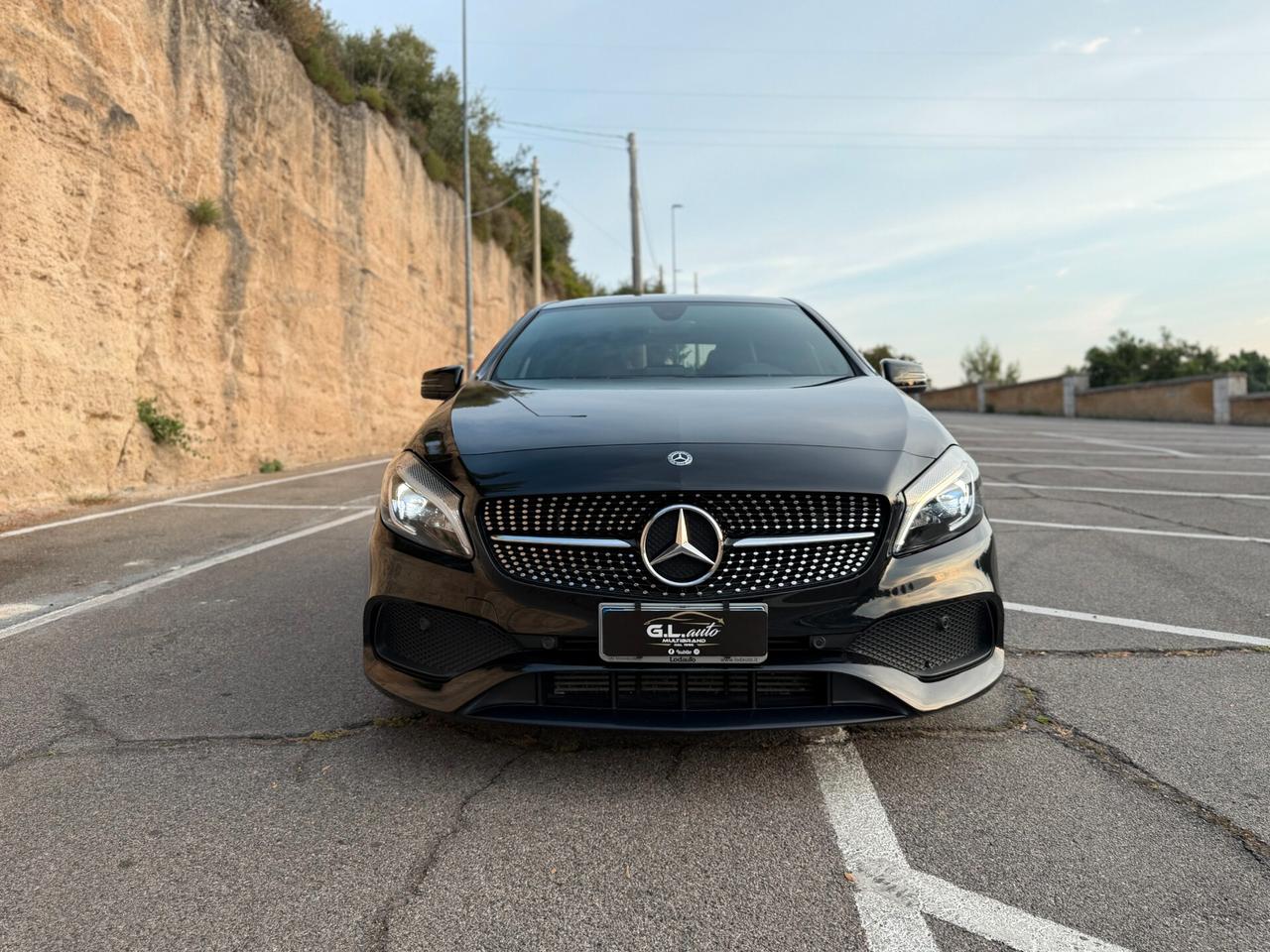 Mercedes A180 PREMIUM NIGHT EDITION/1500 110CV/LED/18"