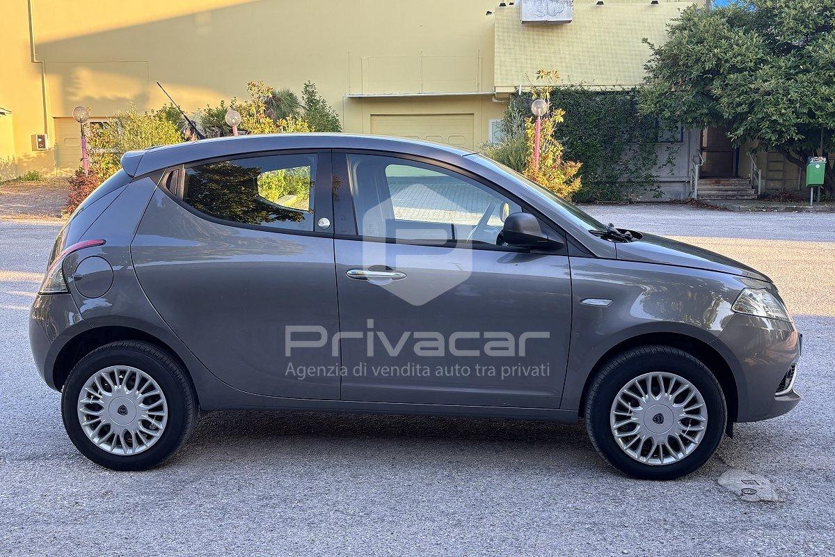 LANCIA Ypsilon 0.9 TwinAir 85 CV 5 porte Metano Ecochic Silver