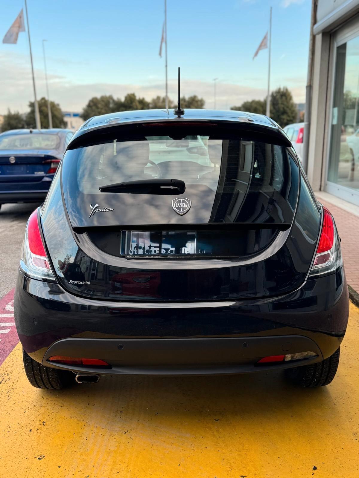 Lancia Ypsilon 1.2 69 CV 5 porte GPL Silver