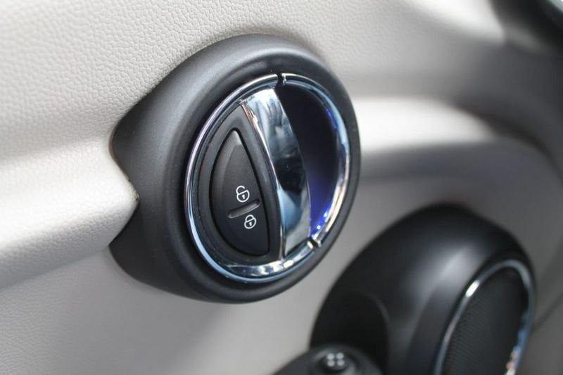 MINI Mini 1.5 Cooper D Cabrio