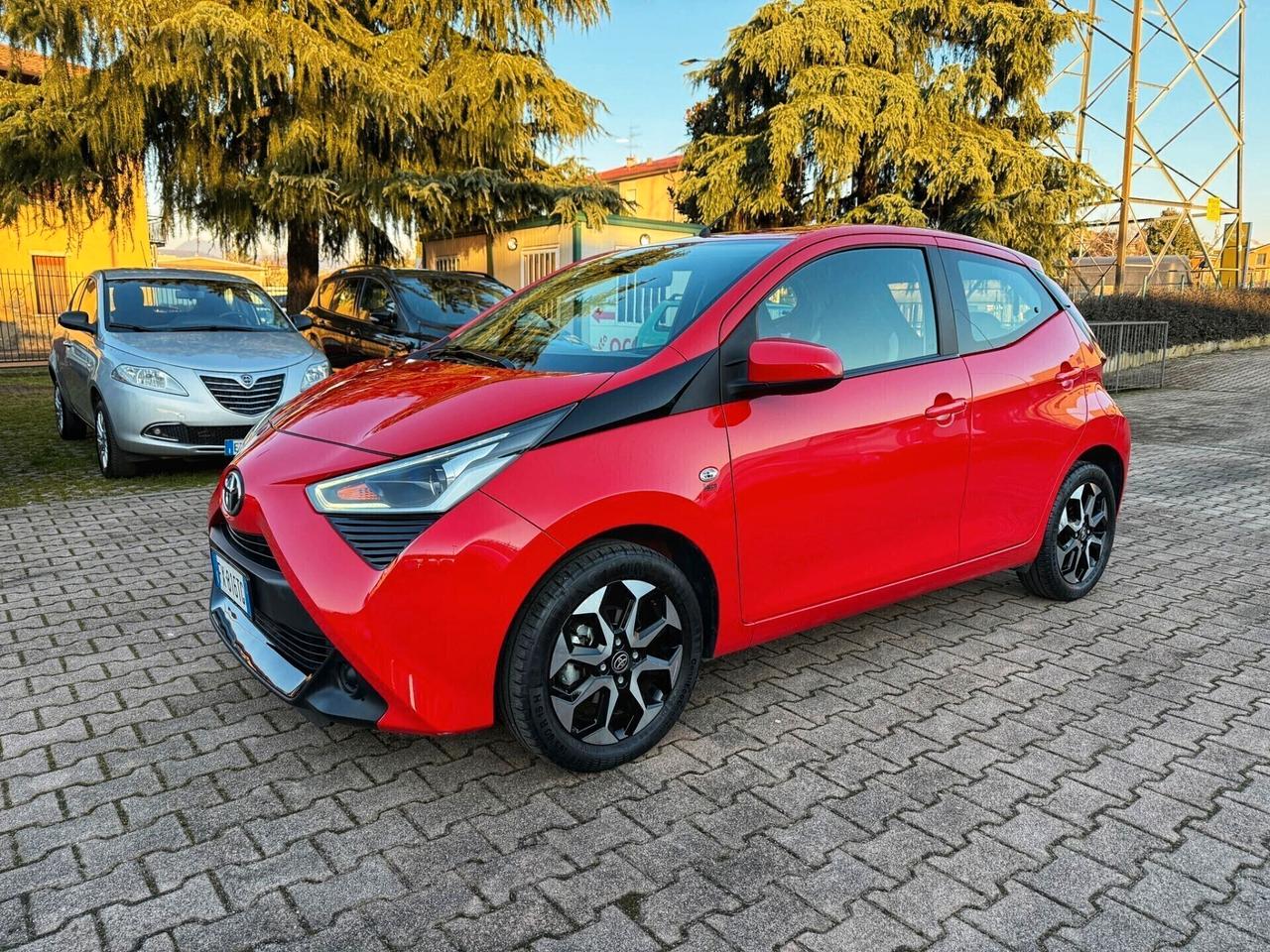 Toyota Aygo 1.0 VVT-i 72 CV 5 porte x-clusiv OK NEOPATENTATI TELECAMERA POSTERIORE CRUISE